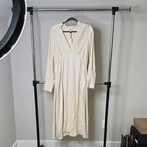 Banana Republic Cream Long Sleeve Dress